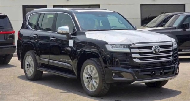 Toyota Land Cruiser LC300 HEV sắp bán tại Việt Nam lộ mức tiêu thụ nhiên liệu